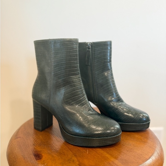 Vince Camuto “Pine Green” Ankle Boots size 5 - Picture 1 of 3